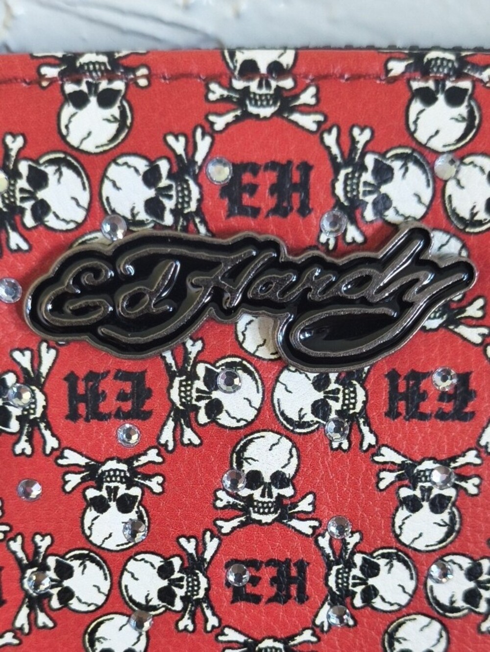 Ed Hardy Red Skull Pattern Zip Wallet with Wristlet - Picture 2 of 6